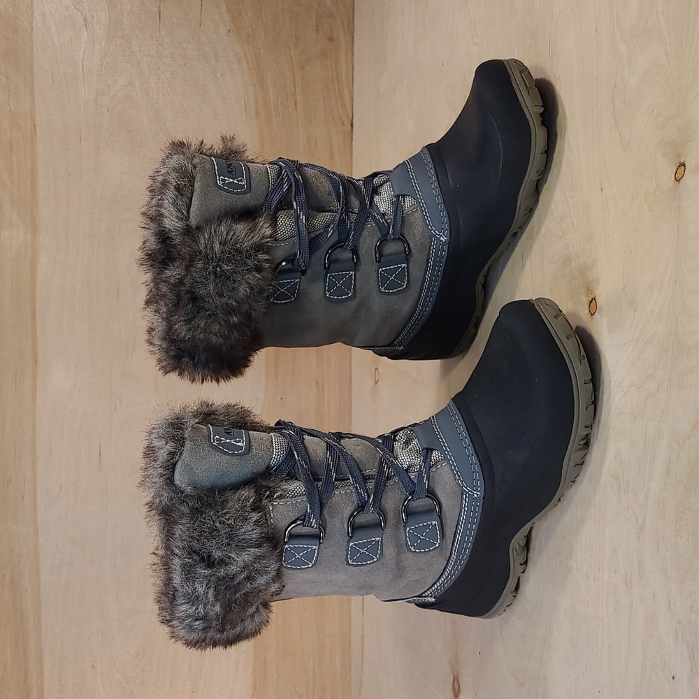 Khombu Slope Waterproof Womens  Boots In Grey And Black With Faux Fur Size 7 W